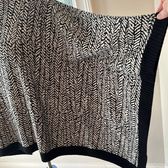 Lululemon Retired Poncho, O/S, Like New - Picture 6 of 9